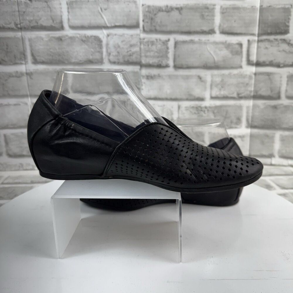 Sole Bound by BareTraps Norah Women's Size 7.5 Black Leather Wedge Comfort Shoe - Picture 3 of 13